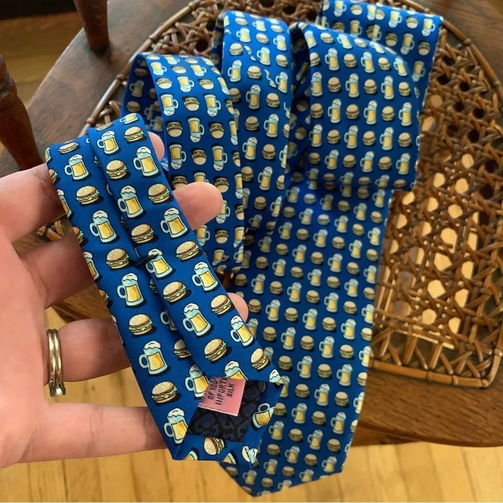 VINEYARD VINES | EUC Summer BBQ Royal Blue Silk Tie Marthas Vineyard Burger Beer